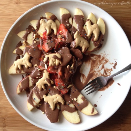 Dessert nachos with sliced apples, strawberries, and animal crackers. (6pp)